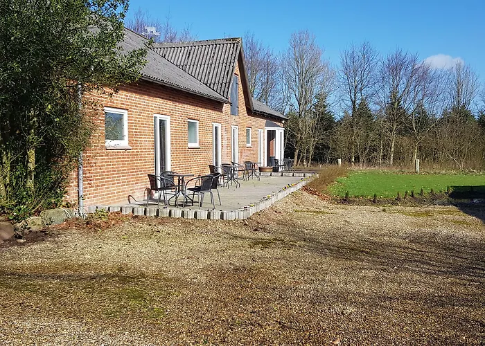 לינה וארוחת בוקר Kyndestoft 4*